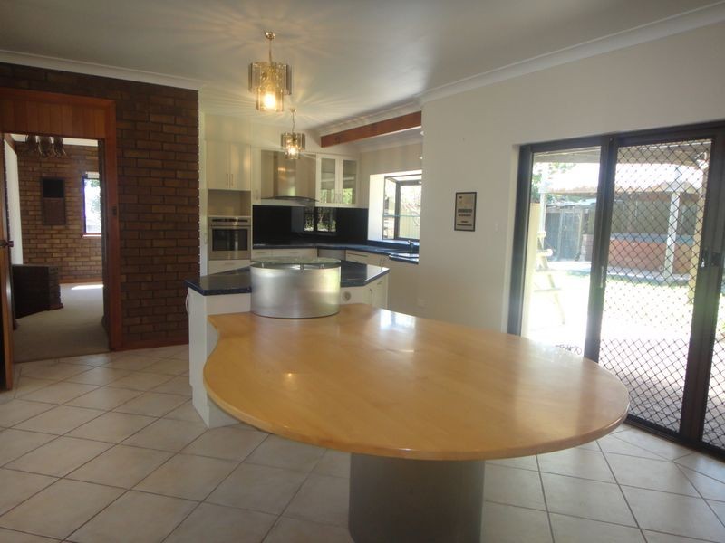 5 Tania Drive, Aberfoyle Park SA 5159