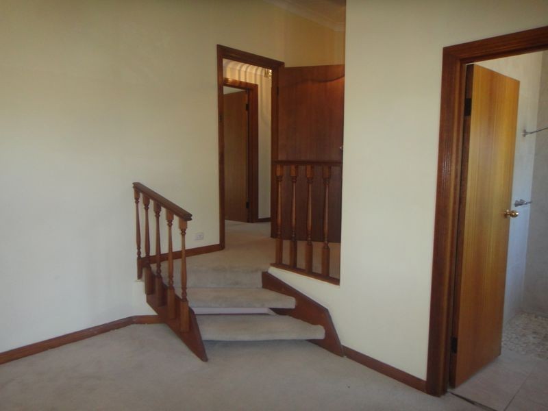 5 Tania Drive, Aberfoyle Park SA 5159