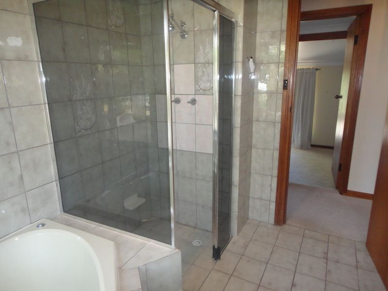 5 Tania Drive, Aberfoyle Park SA 5159