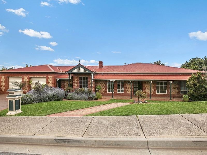 2 Inali Court, Hallett Cove SA 5158
