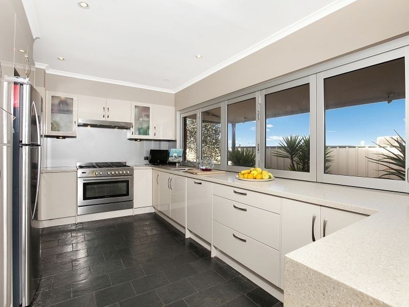 2 Inali Court, Hallett Cove SA 5158