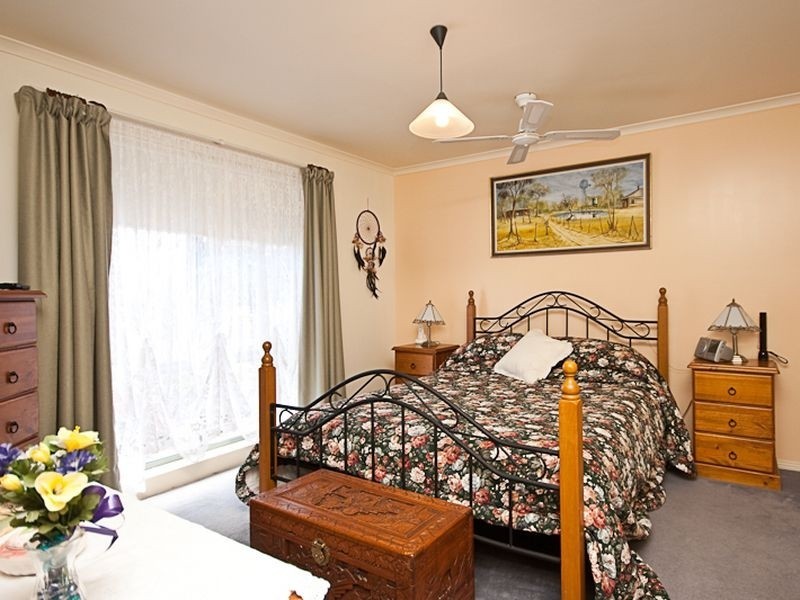4 First Street, Hallett Cove SA 5158