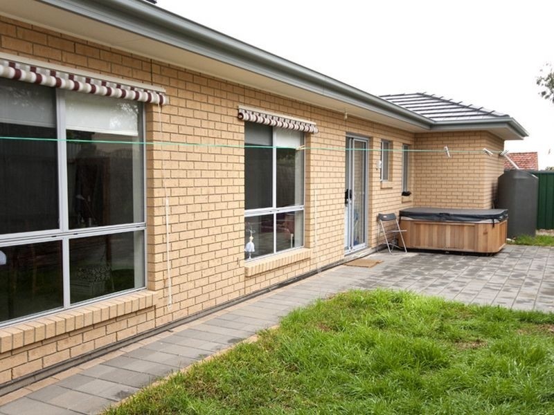 2 Thomas Street, Seacliff Park SA 5049