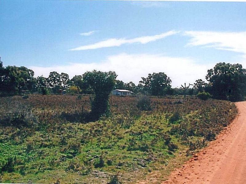 1 Pahl’s Road – CFA 166, Edenhope VIC 3318