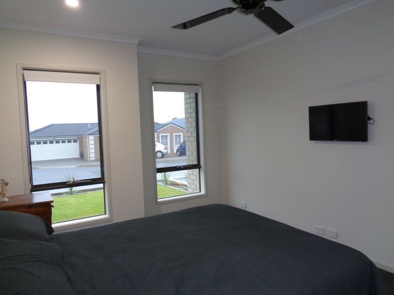 25 Arkle Place, Woodcroft SA 5162