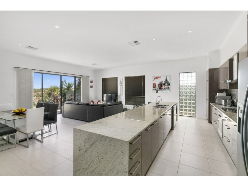 76 Elizabeth Crescent, Hallett Cove SA 5158