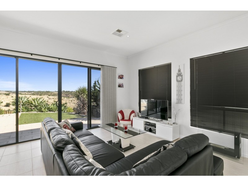 76 Elizabeth Crescent, Hallett Cove SA 5158