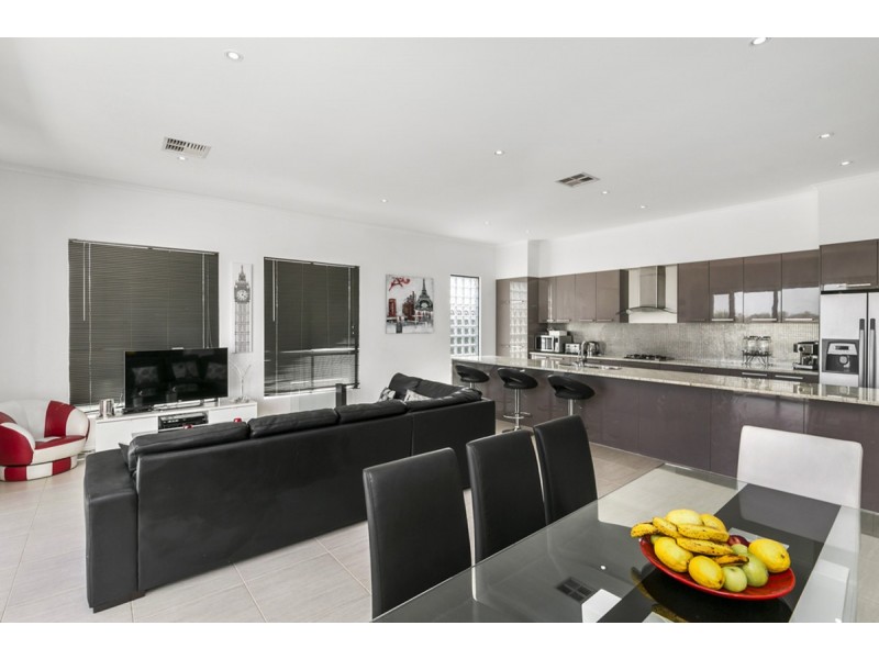 76 Elizabeth Crescent, Hallett Cove SA 5158