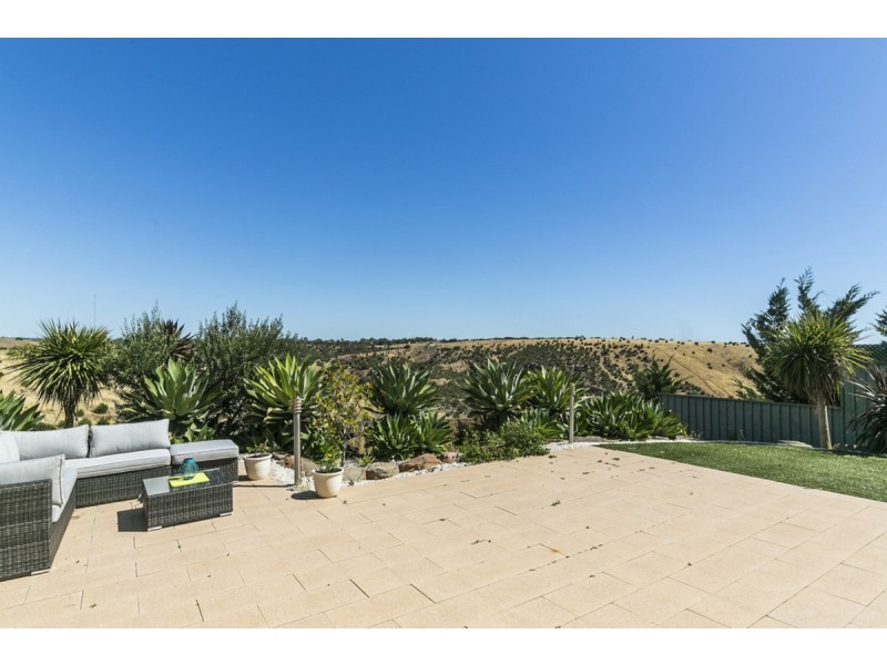 76 Elizabeth Crescent, Hallett Cove SA 5158