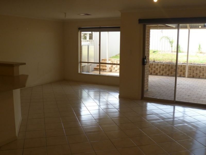 52A White Crescent, Seacombe Gardens SA 5047