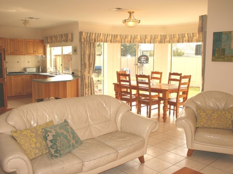 5 Chatswood Walk, Morphettville SA 5043