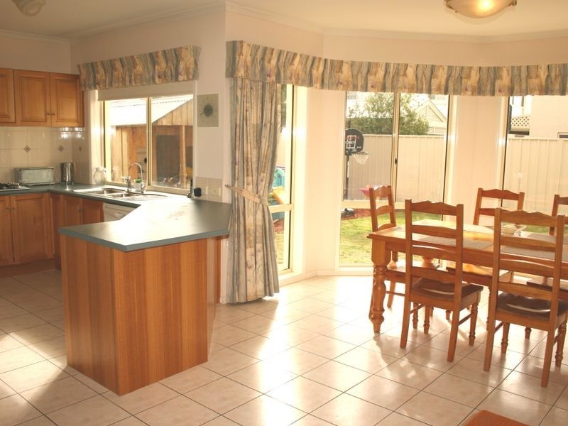 5 Chatswood Walk, Morphettville SA 5043