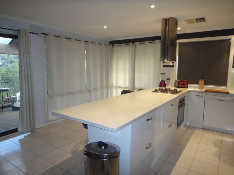 18 Lapwing Street, Hallett Cove SA 5158