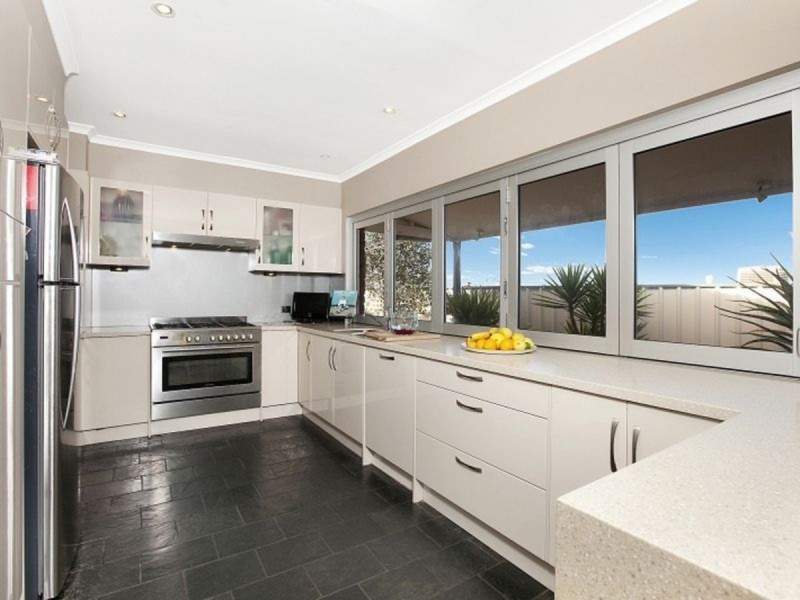 2 Inali Court, Hallett Cove SA 5158