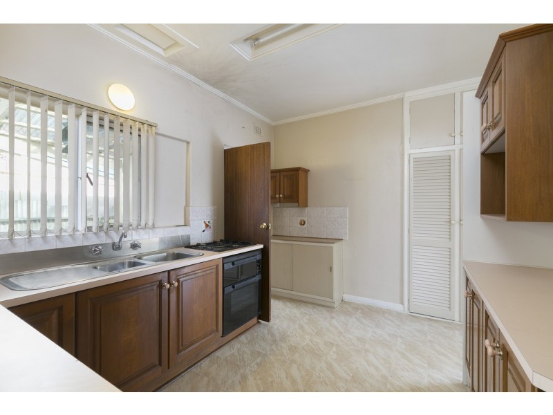 2 Madden Avenue, Glandore SA 5037
