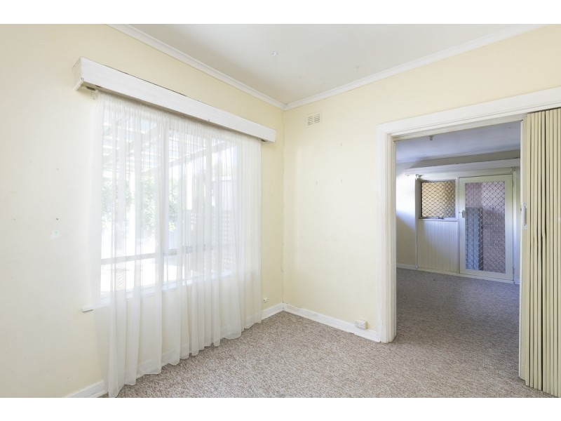 2 Madden Avenue, Glandore SA 5037