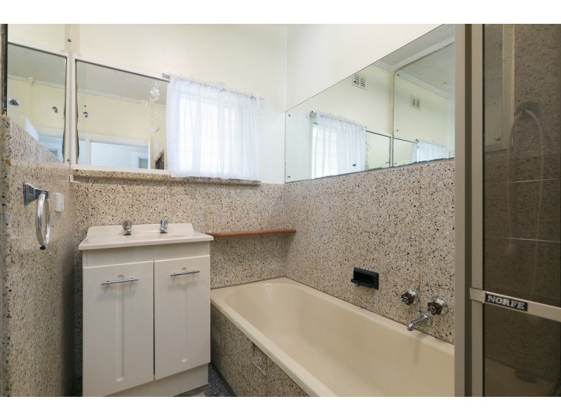 2 Madden Avenue, Glandore SA 5037