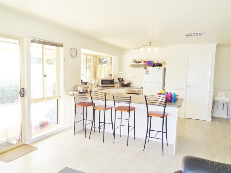 30 Hendrix Crescent, Woodcroft SA 5162