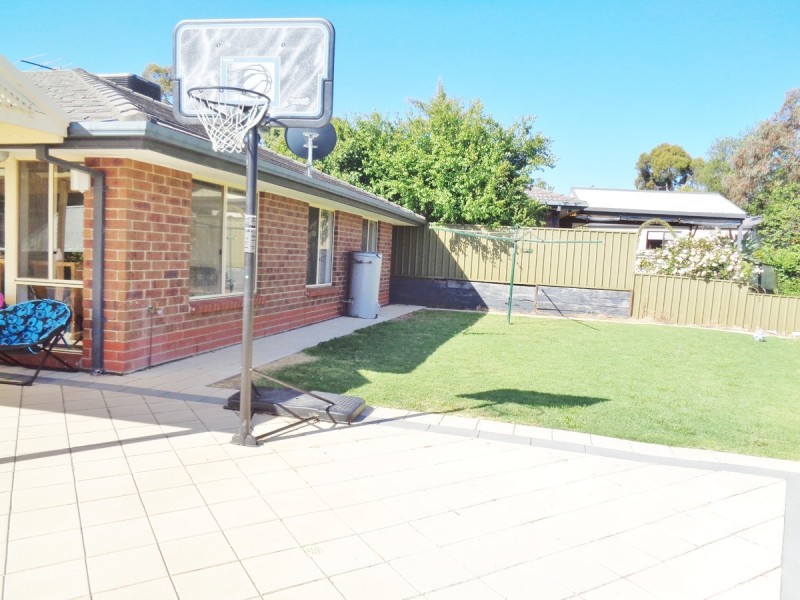 30 Hendrix Crescent, Woodcroft SA 5162