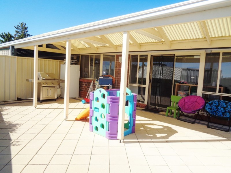 30 Hendrix Crescent, Woodcroft SA 5162