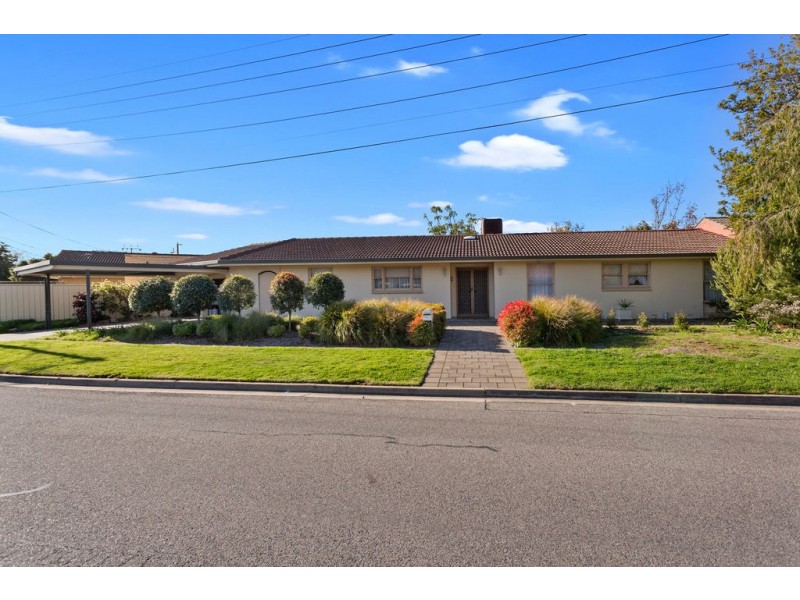 9 Saratoga Drive, Novar Gardens SA 5040