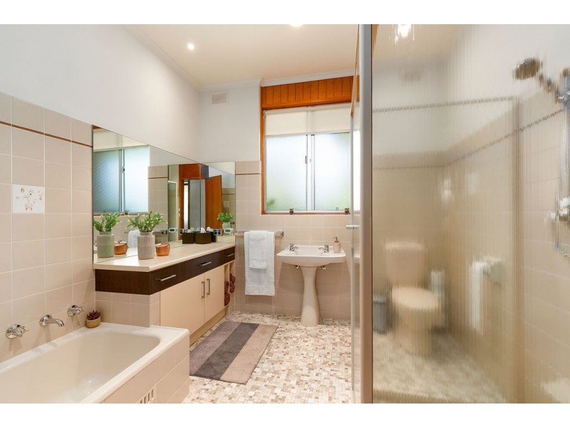 18 Old Drive, Novar Gardens SA 5040