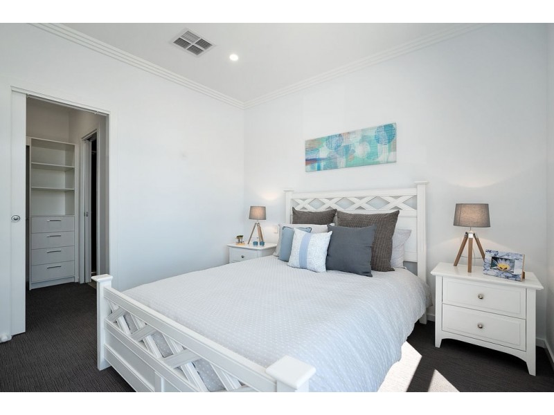 42 and 42A White Crescent, Seacombe Gardens SA 5047