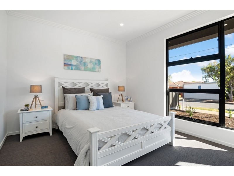 42 and 42A White Crescent, Seacombe Gardens SA 5047