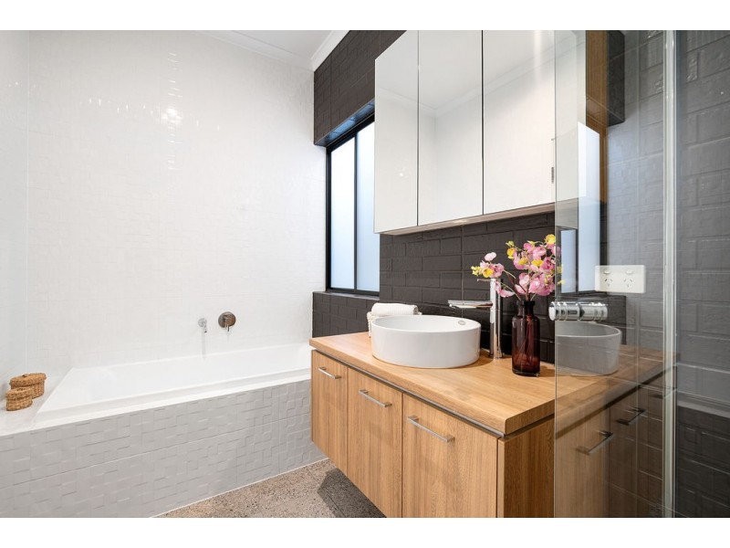 42 and 42A White Crescent, Seacombe Gardens SA 5047