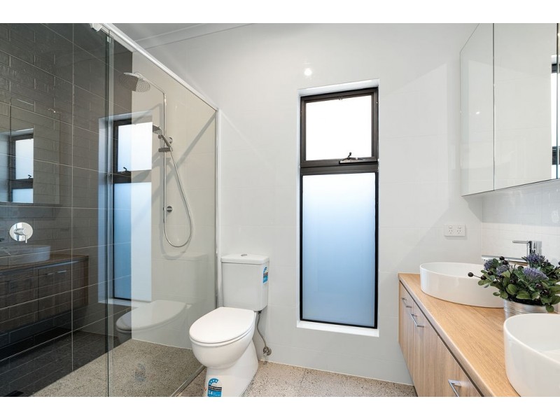 42 and 42A White Crescent, Seacombe Gardens SA 5047