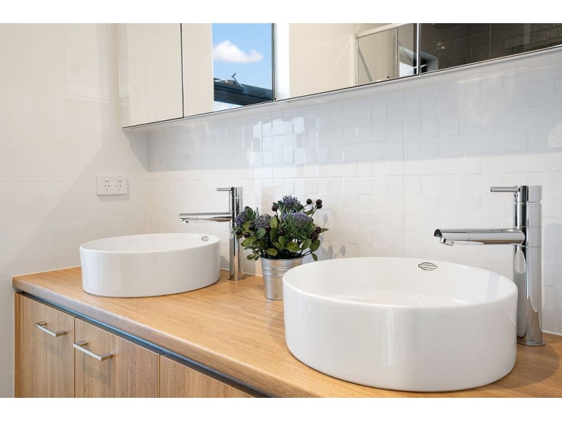 42 and 42A White Crescent, Seacombe Gardens SA 5047