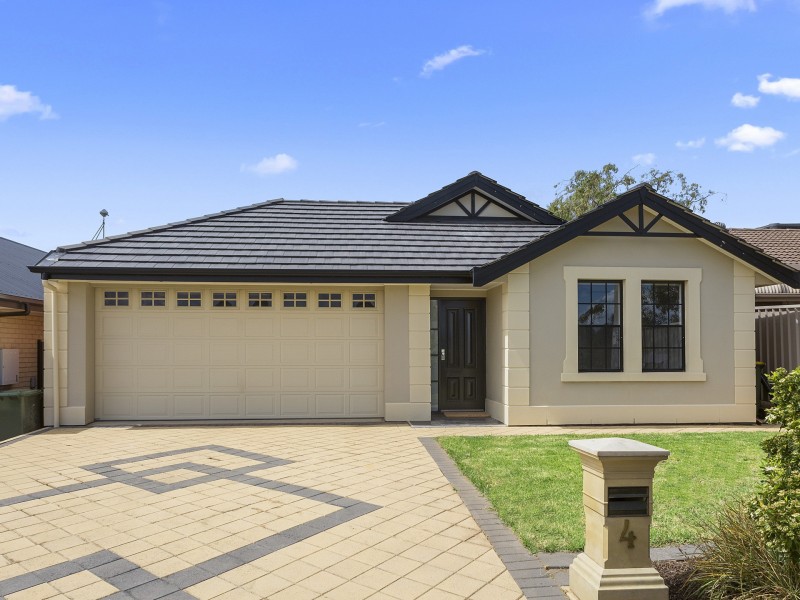 4 Golf Course Drive, Woodcroft SA 5162