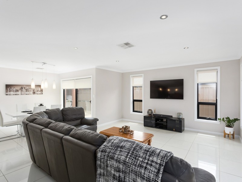 4 Golf Course Drive, Woodcroft SA 5162