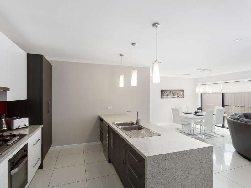 4 Golf Course Drive, Woodcroft SA 5162