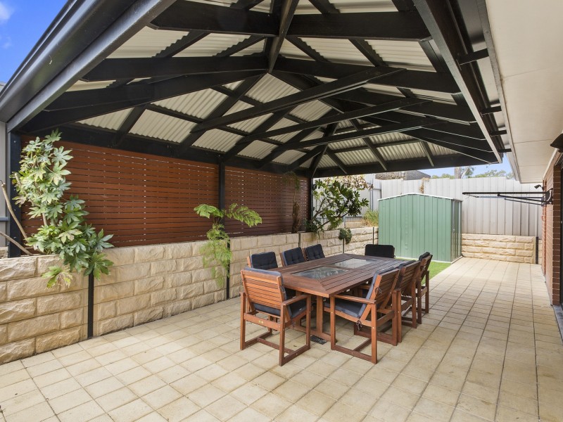 4 Golf Course Drive, Woodcroft SA 5162