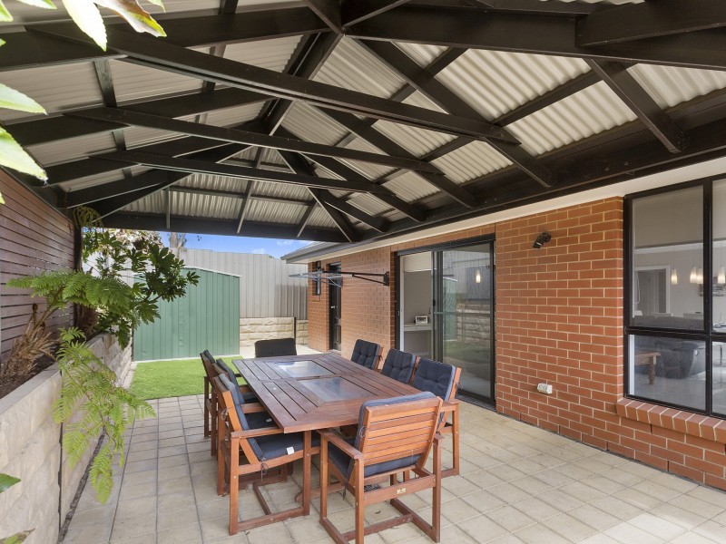 4 Golf Course Drive, Woodcroft SA 5162