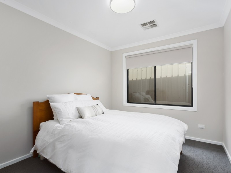 4 Golf Course Drive, Woodcroft SA 5162