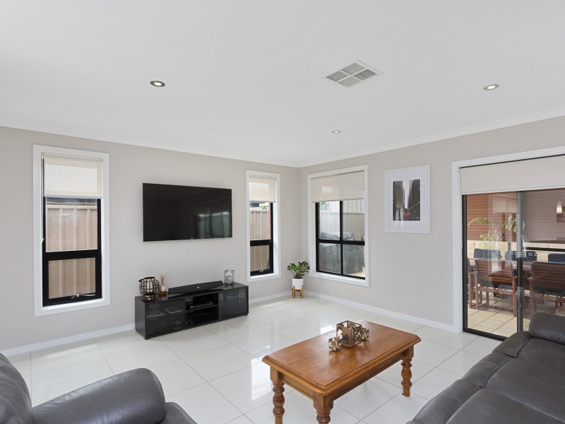 4 Golf Course Drive, Woodcroft SA 5162