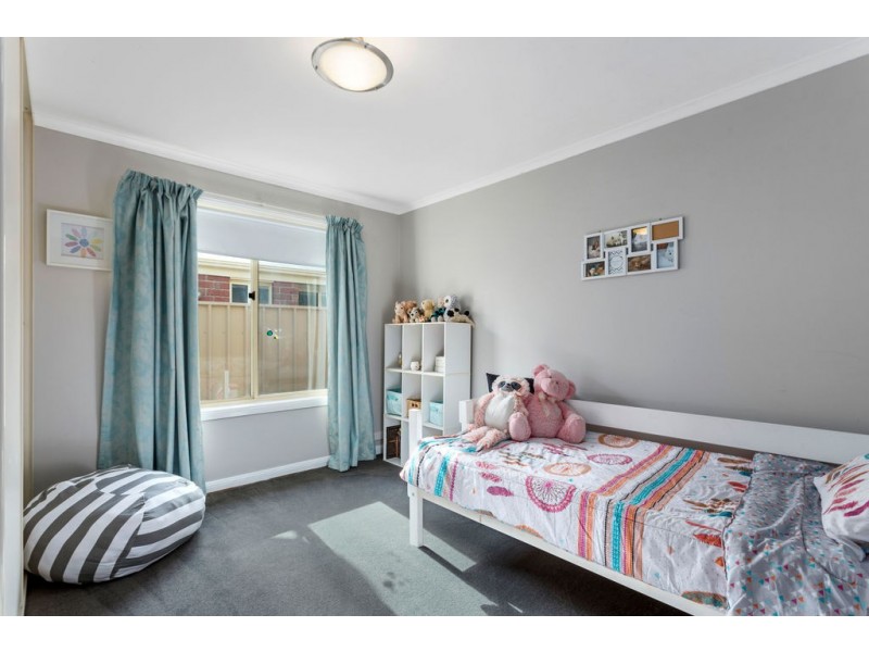 73 Lemon Road, Trott Park SA 5158