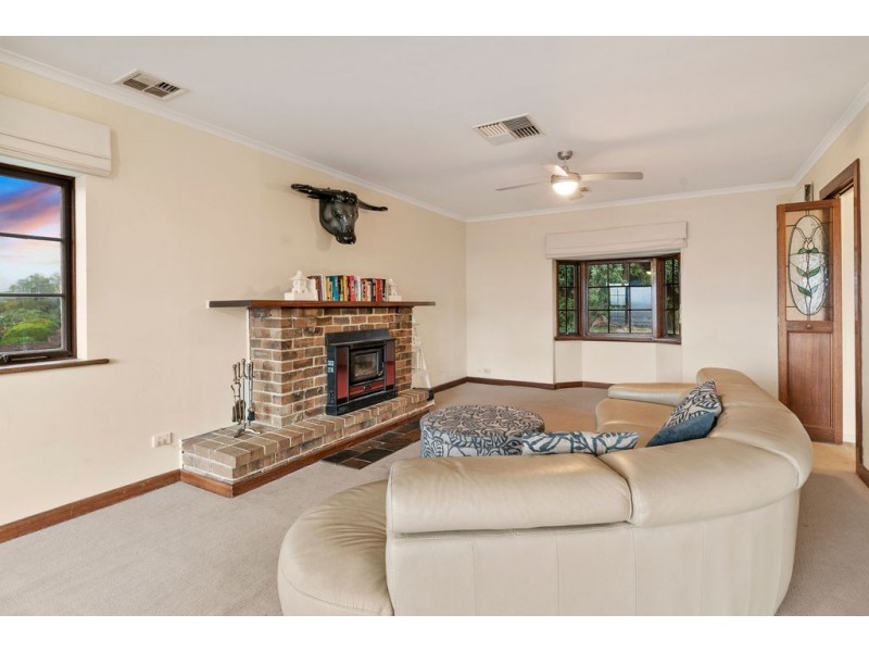 8 Gulfview Road, Seaview Downs SA 5049