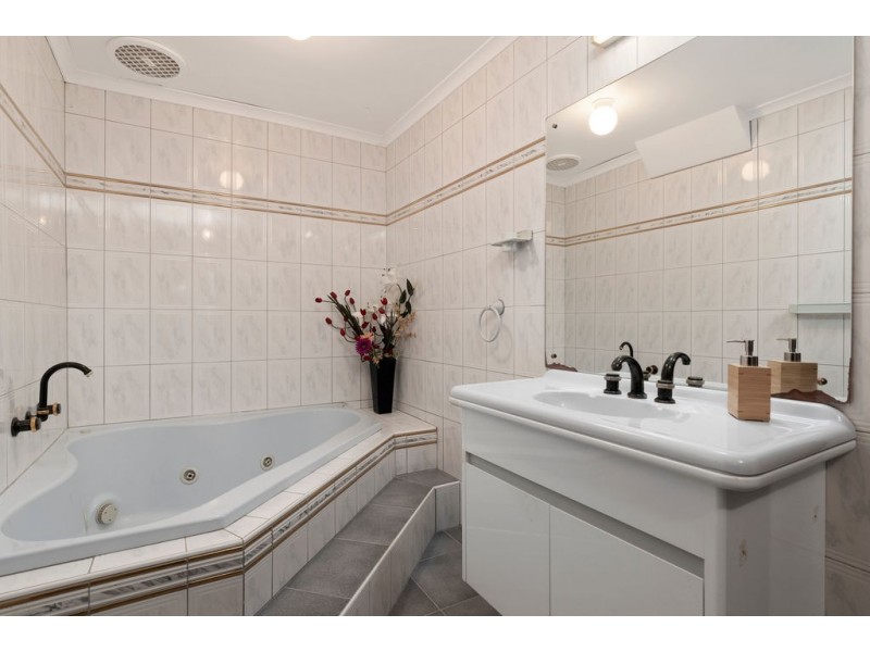 8 Gulfview Road, Seaview Downs SA 5049