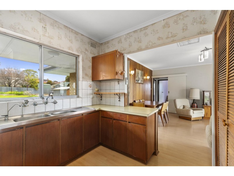 5 Basten Avenue, Seaview Downs SA 5049