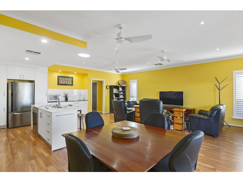 12A Parsons Grove, Park Holme SA 5043