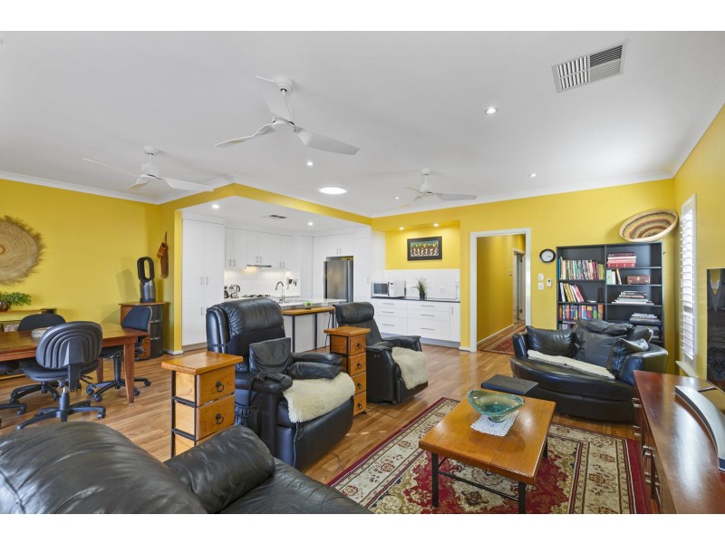 12A Parsons Grove, Park Holme SA 5043