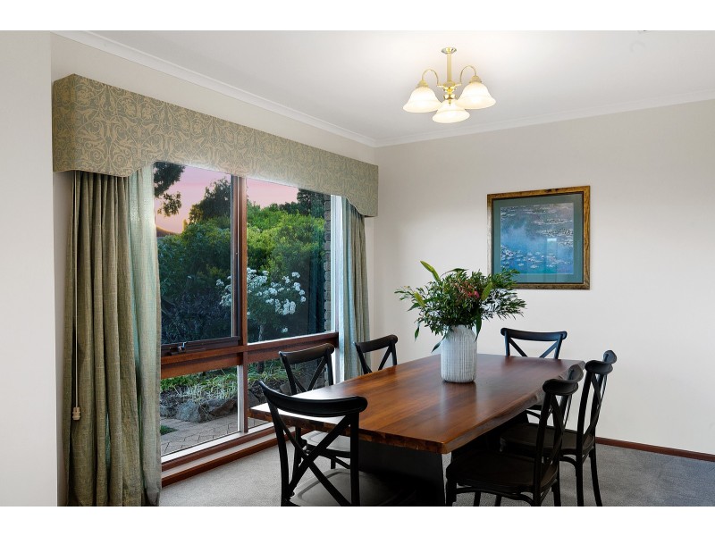 21 Hedgegrow Crescent, Hallett Cove SA 5158