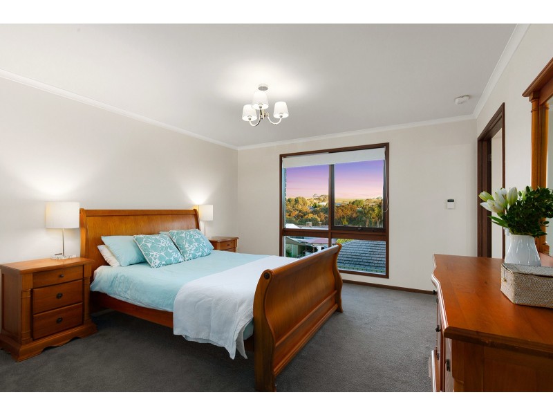 21 Hedgegrow Crescent, Hallett Cove SA 5158