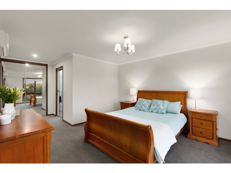 21 Hedgerow Crescent, Hallett Cove SA 5158