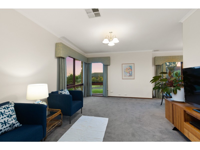 21 Hedgerow Crescent, Hallett Cove SA 5158