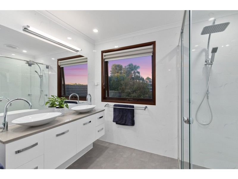 21 Hedgerow Crescent, Hallett Cove SA 5158