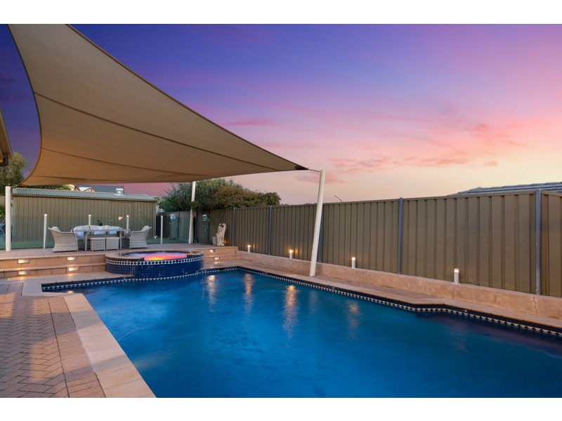 21 Hedgerow Crescent, Hallett Cove SA 5158